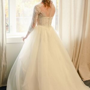 Elegant White Lace Wedding Dress DAMAGED